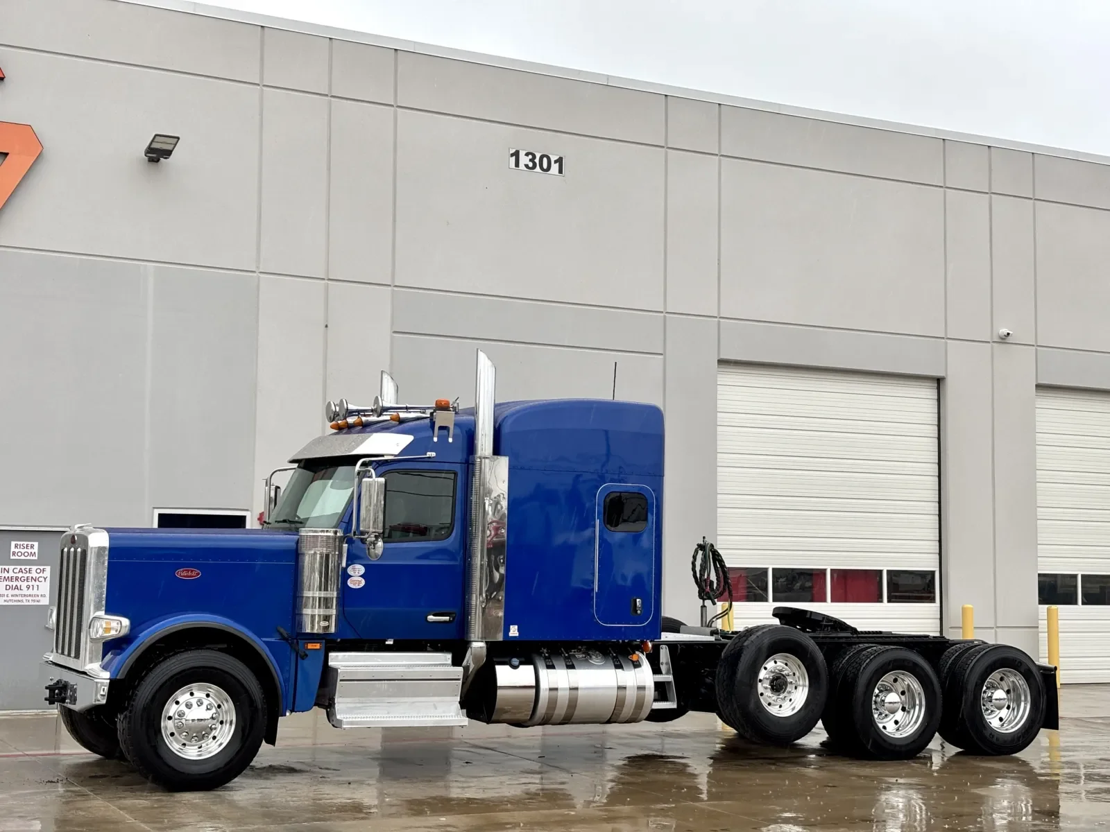 2025 Peterbilt 589 - image 2