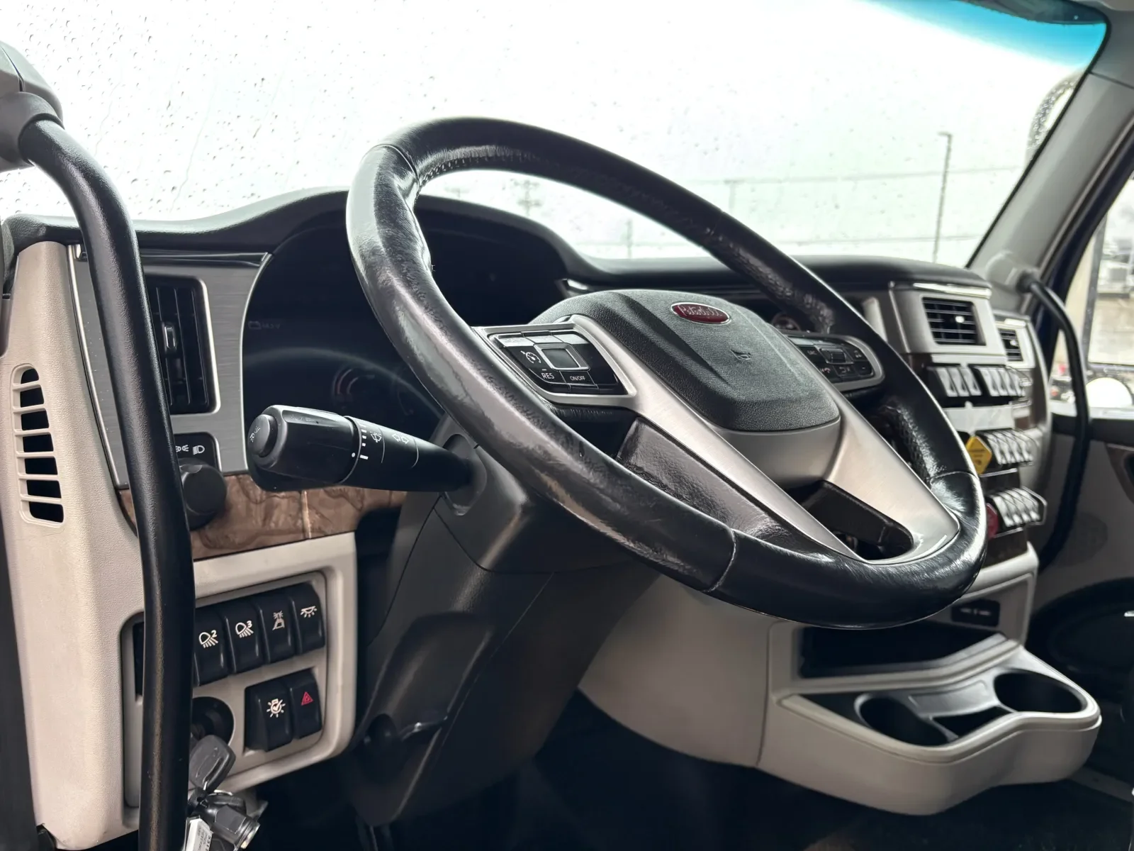 2025 Peterbilt 589 - image 15