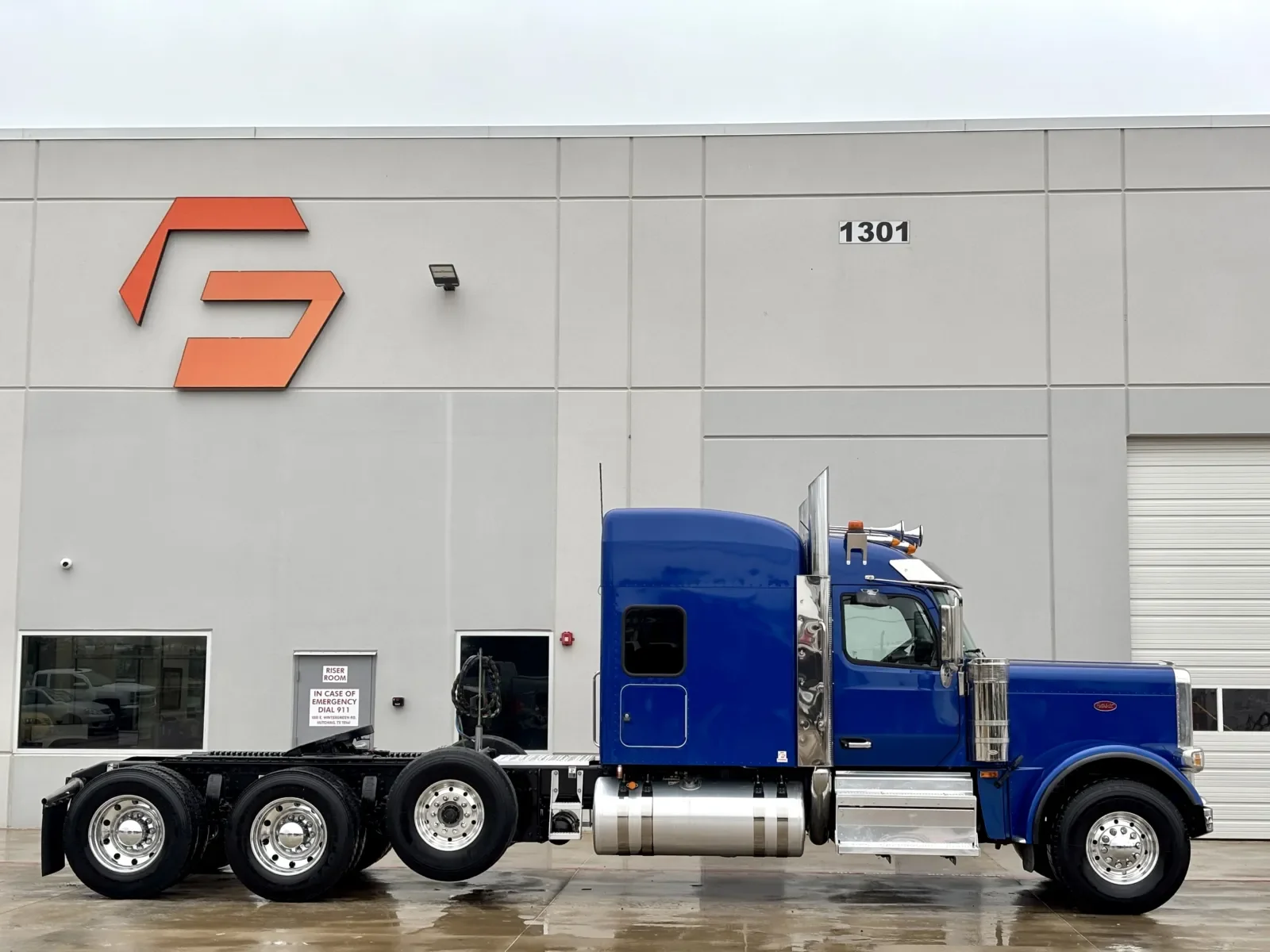 2025 Peterbilt 589 in Hutchins, TX — photo 3