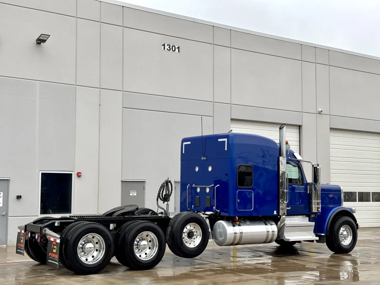2025 Peterbilt 589 in Hutchins, TX — photo 5