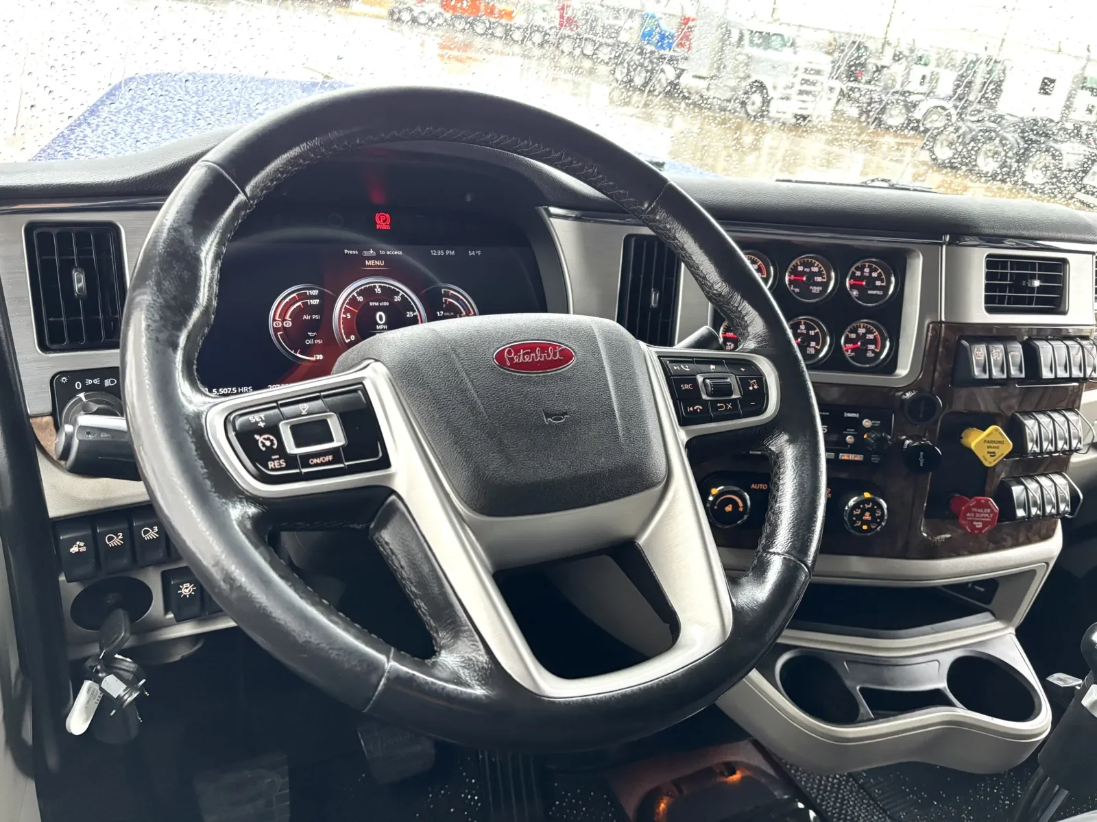 2025 Peterbilt 589 in Hutchins, TX — photo 16
