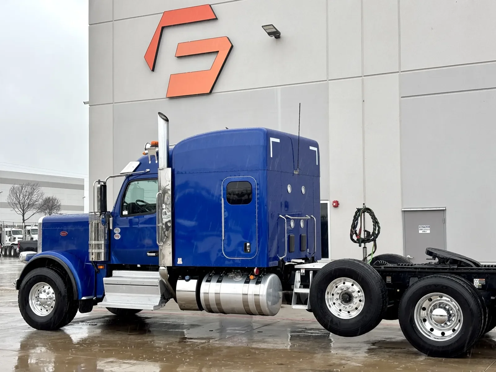 2025 Peterbilt 589 in Hutchins, TX — photo 8