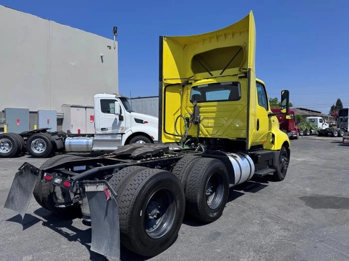 2023 International LT — photo 7