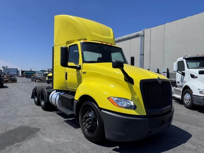 2023 International LT — photo 4