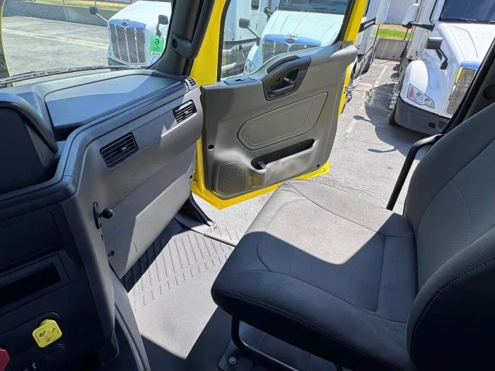 2023 International LT — photo 19