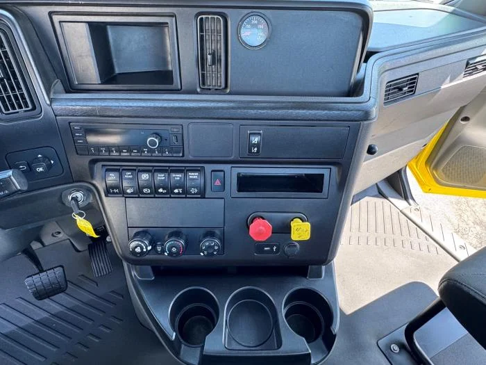 2023 International LT — photo 18