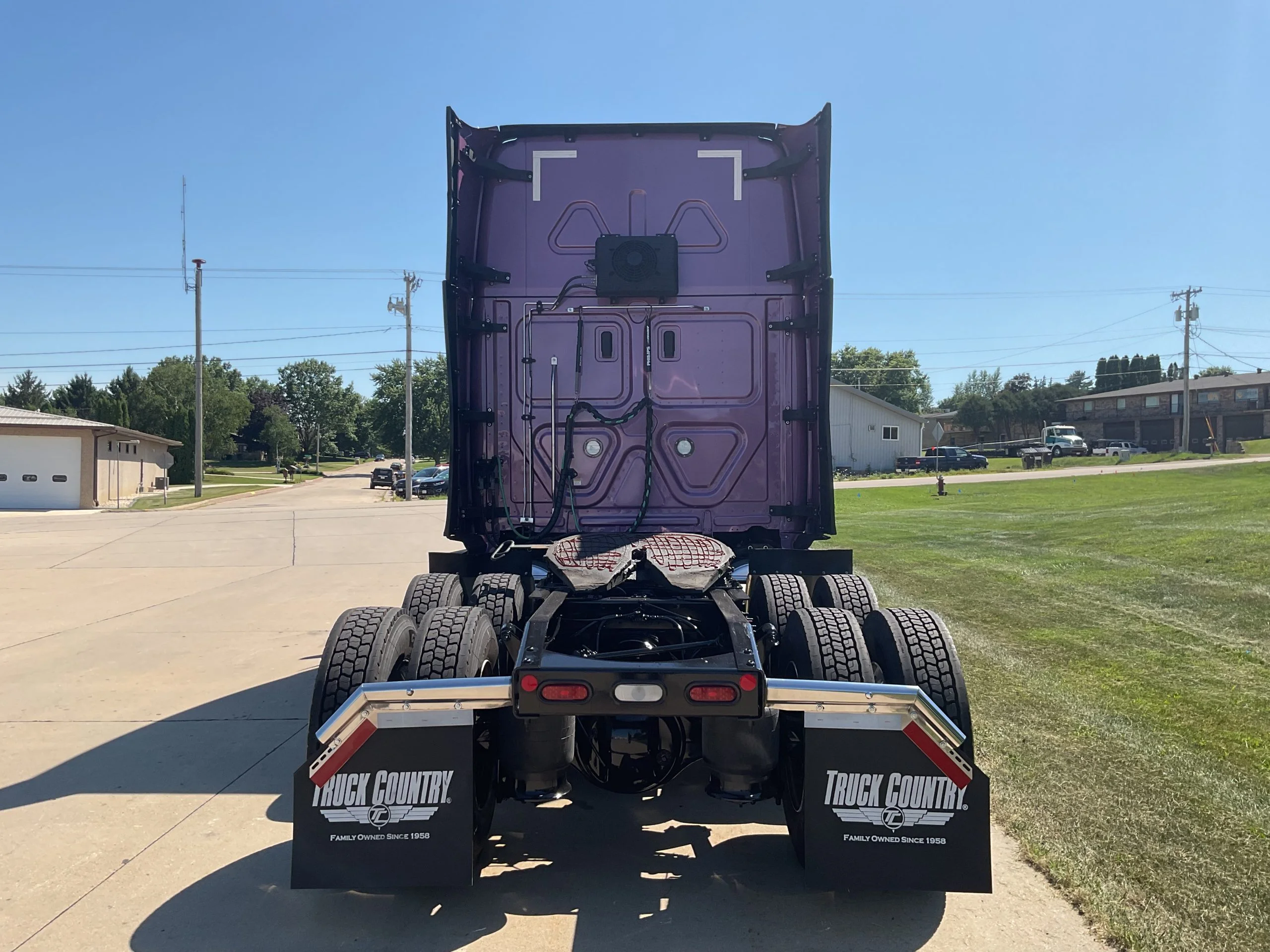2024 Freightliner Cascadia in Dubuque, IA — photo 4
