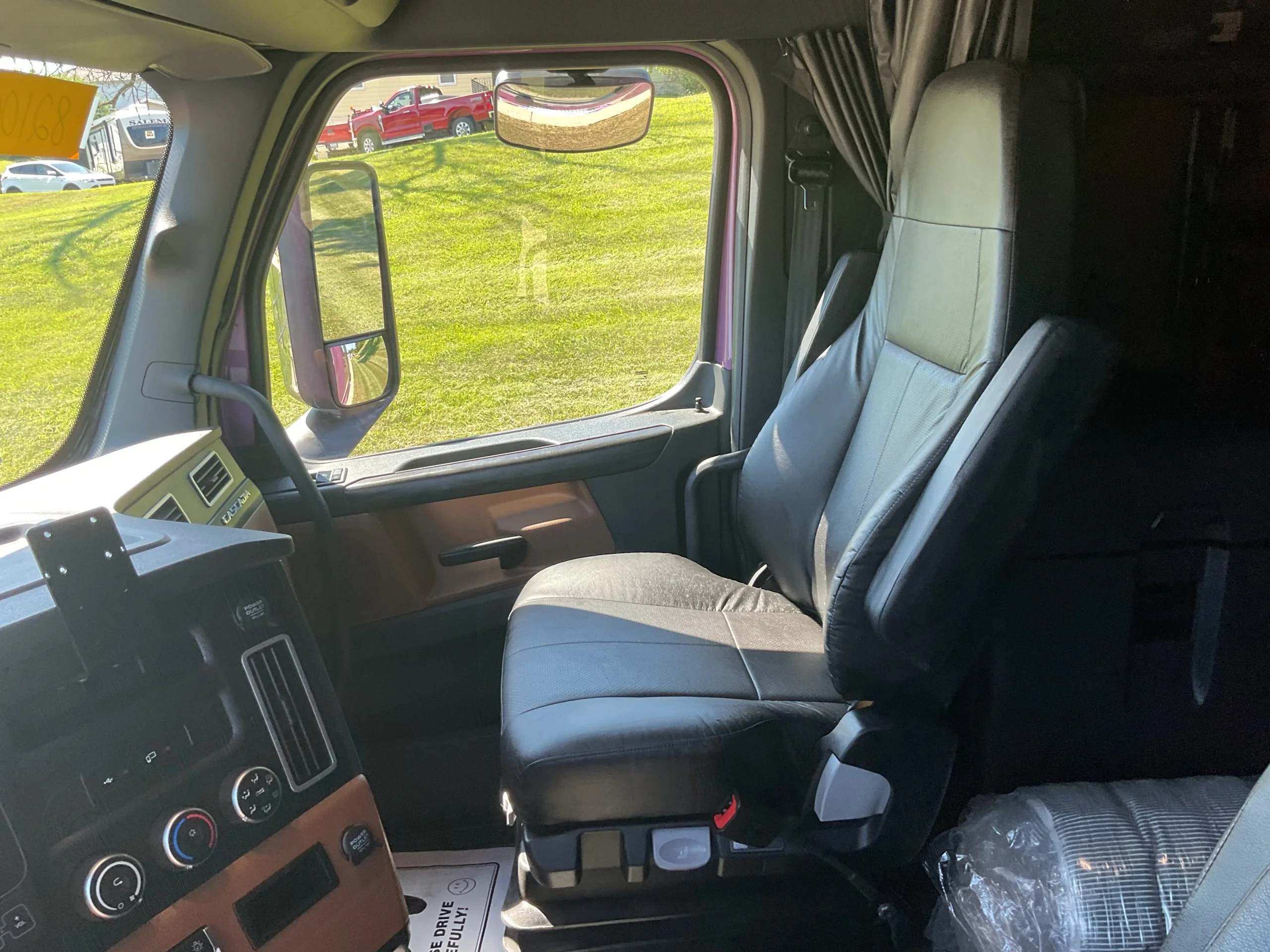 2024 Freightliner Cascadia in Dubuque, IA — photo 5