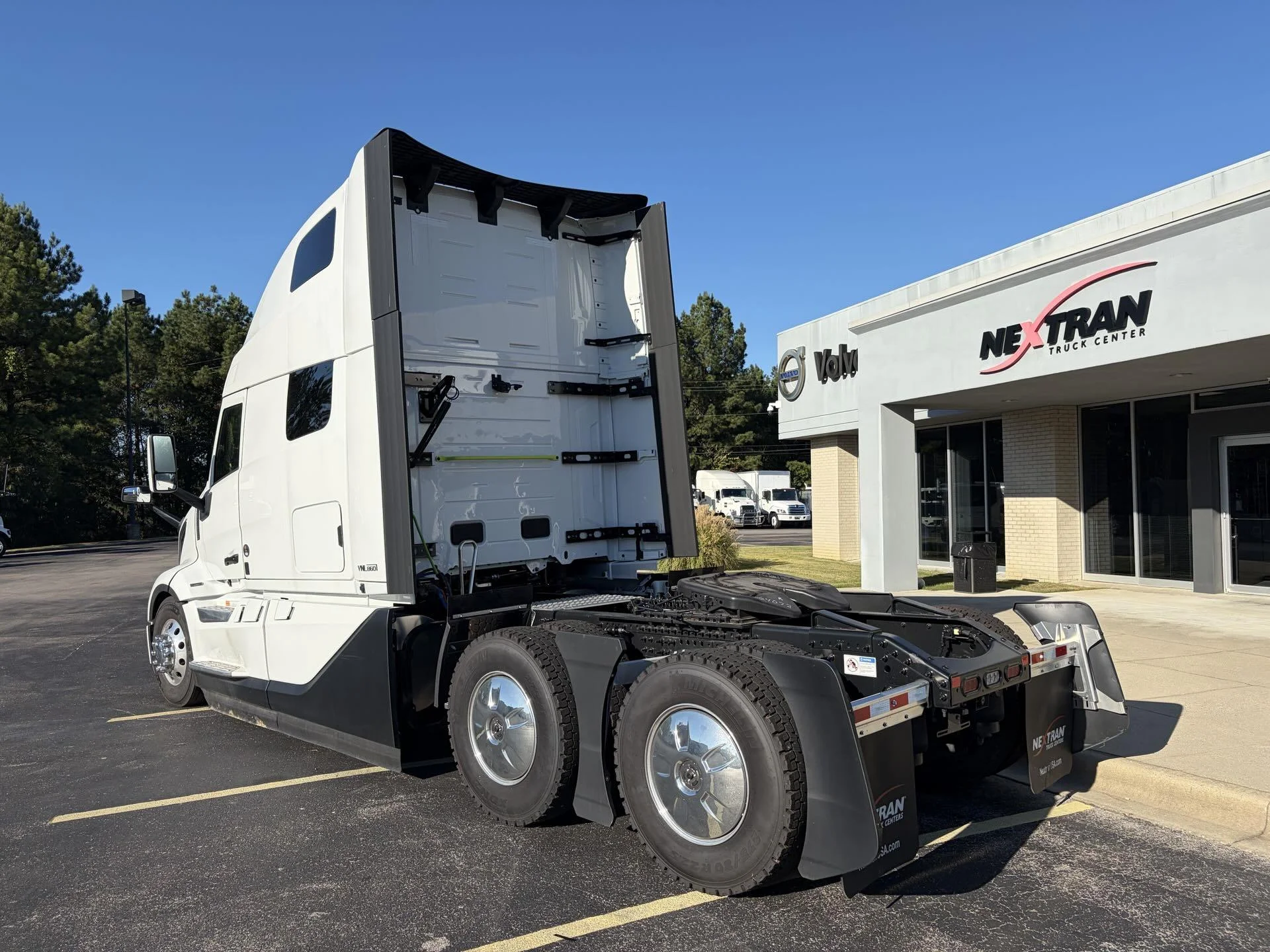 2025 Volvo VNL 860 - image 6