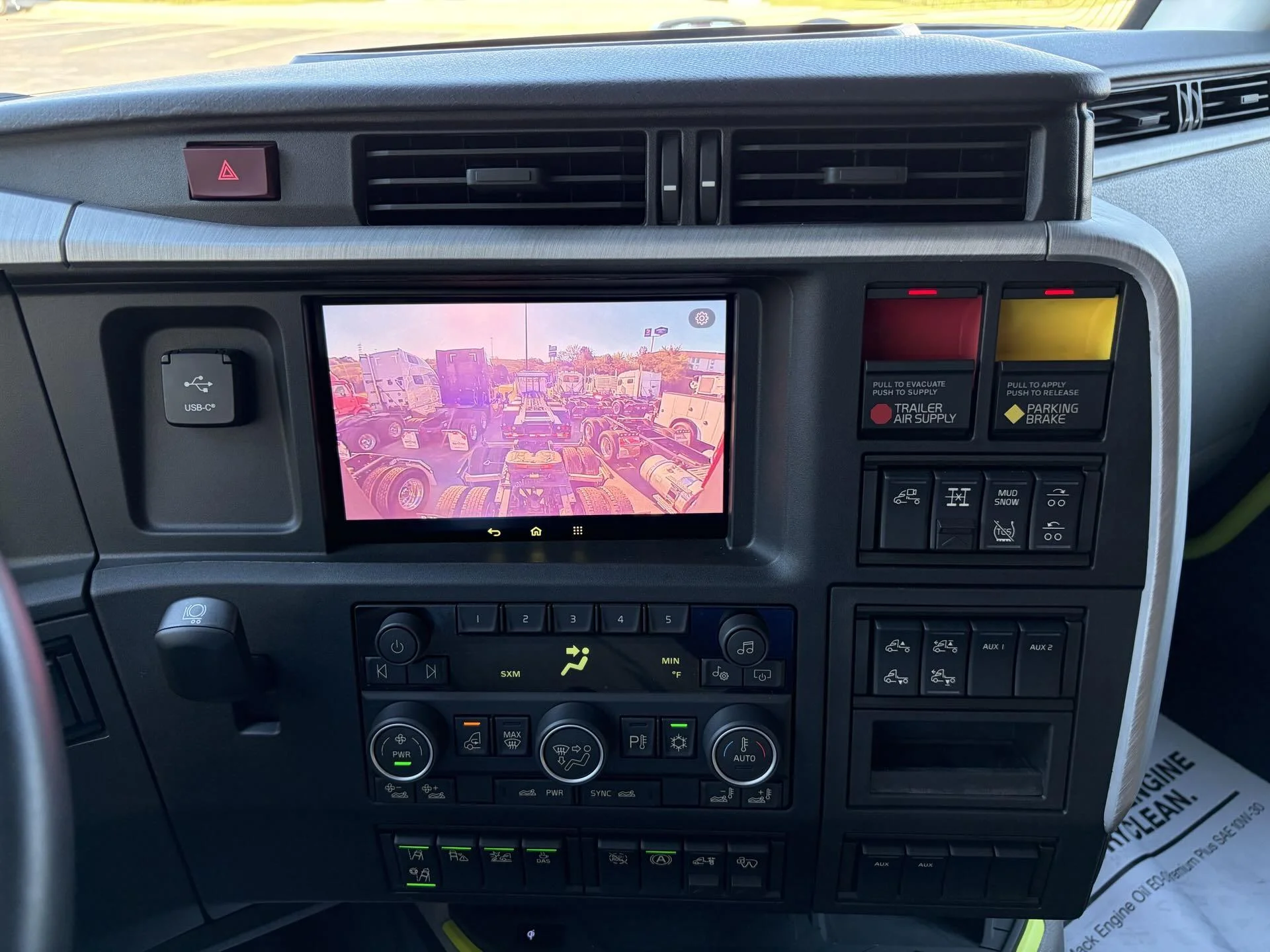 2025 Volvo VNL 860 - image 13