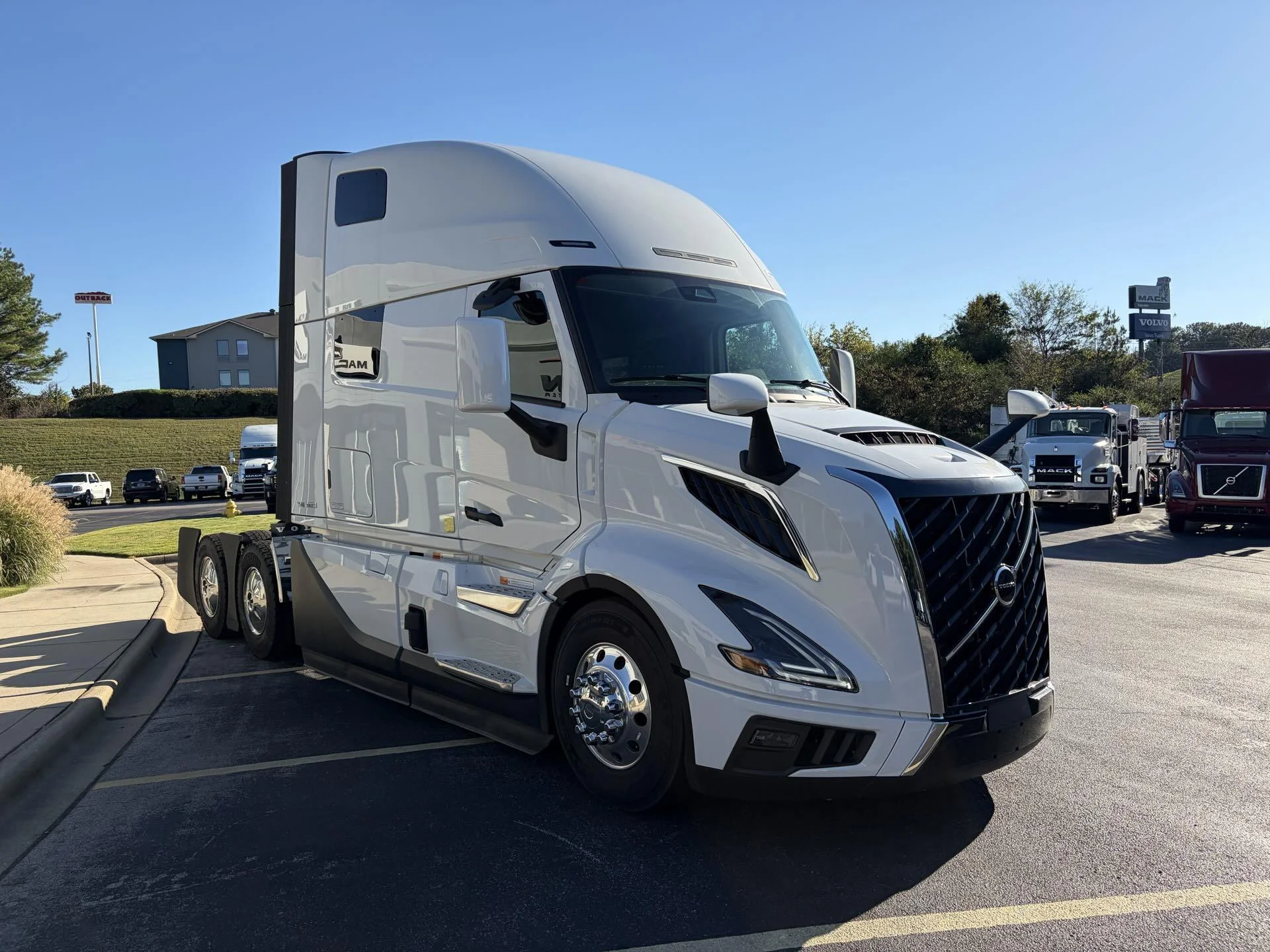 2025 Volvo VNL 860 - image 3