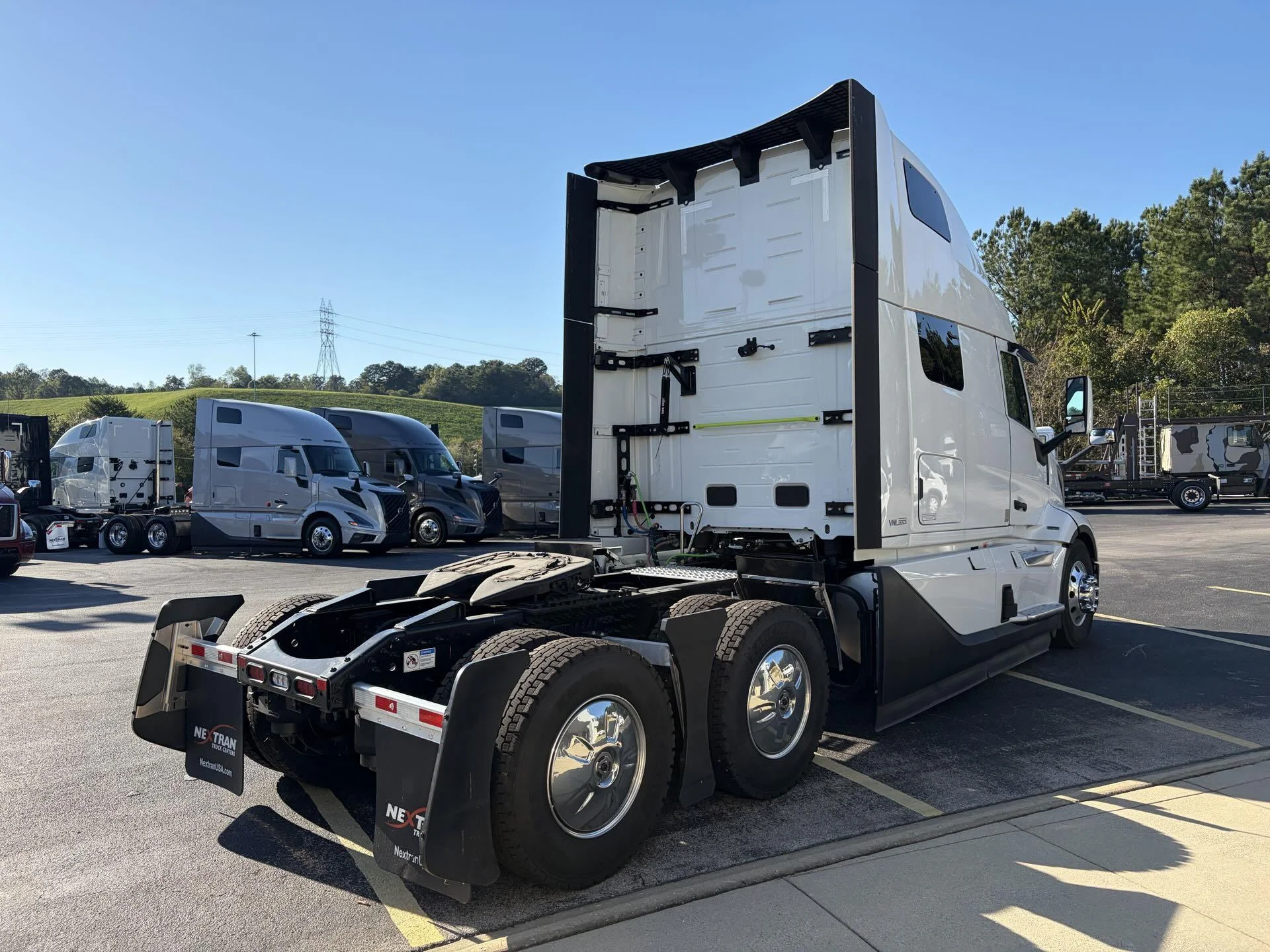 2025 Volvo VNL 860 - image 5