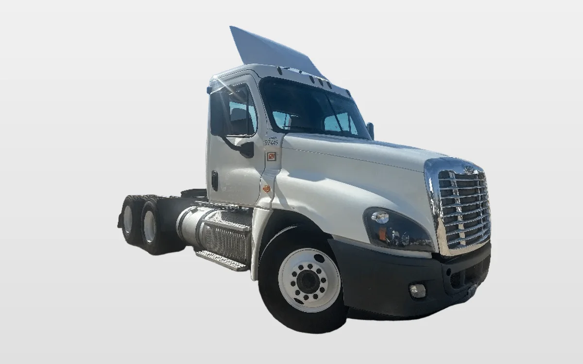 2018 Freightliner Cascadia - image 1