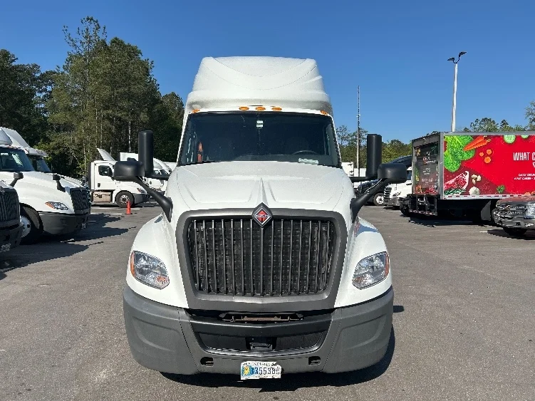 2023 International LT - image 2