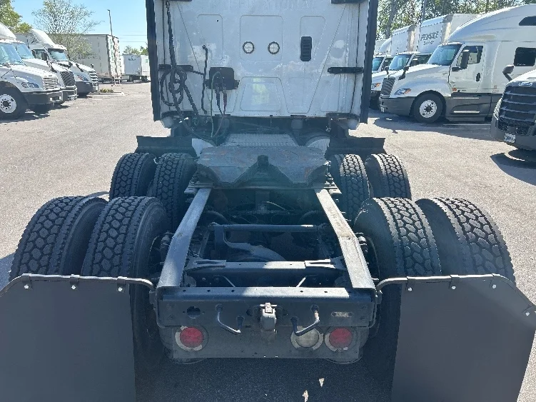 2023 International LT - image 6