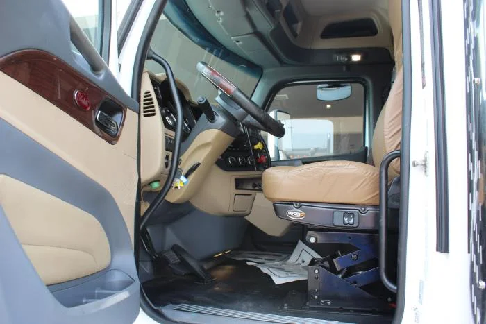 2017 Peterbilt 579 — photo 11