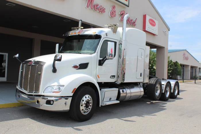 2017 Peterbilt 579 — photo 2