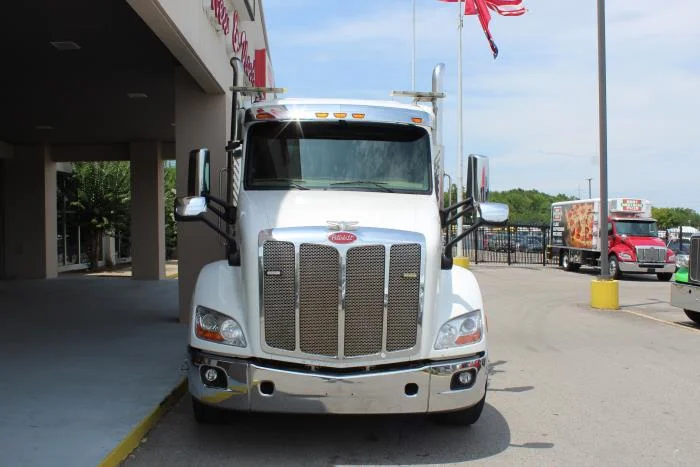 2017 Peterbilt 579 — photo 3