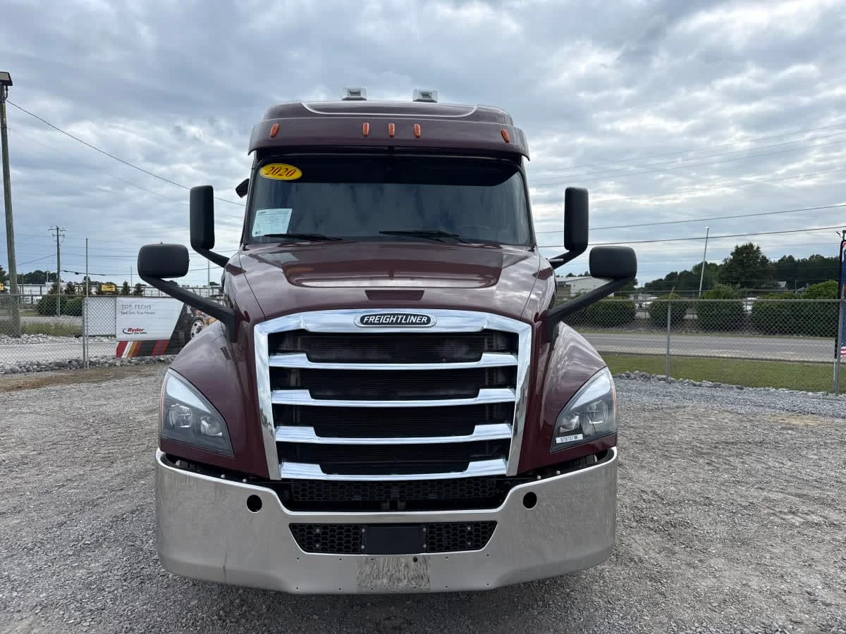2020 Freightliner Cascadia in Birmingham, AL — photo 2