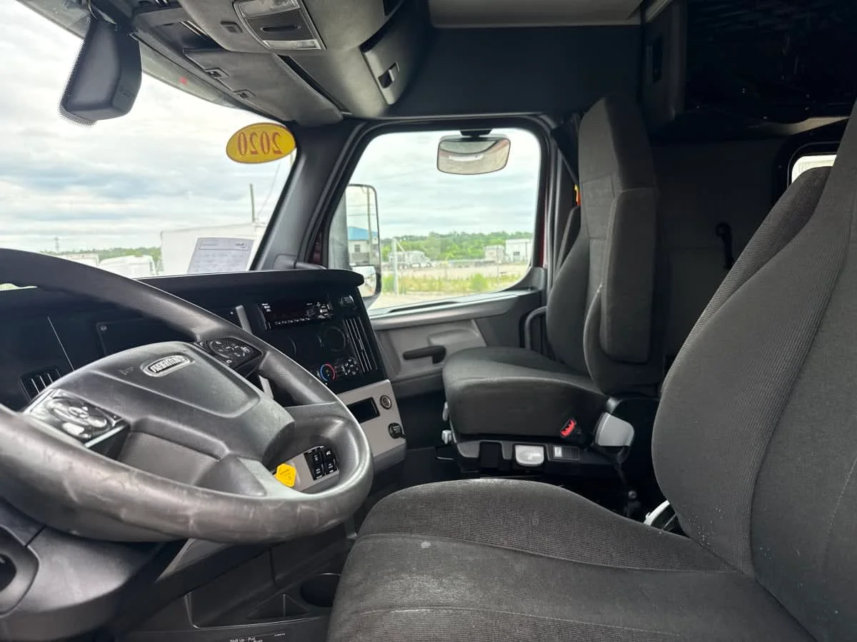 2020 Freightliner Cascadia in Birmingham, AL — photo 7