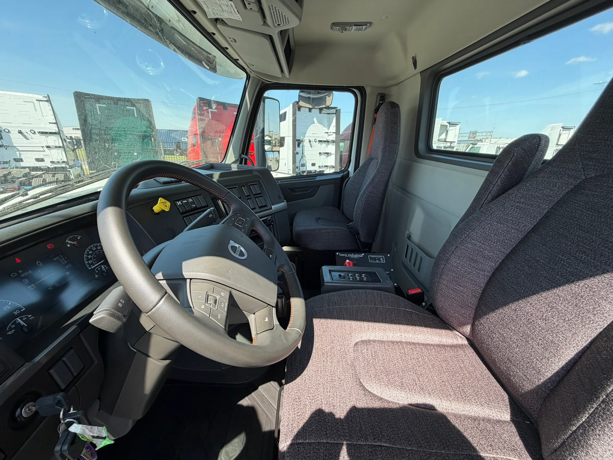 2026 Volvo VHD 300 in Fort Worth, TX — photo 8