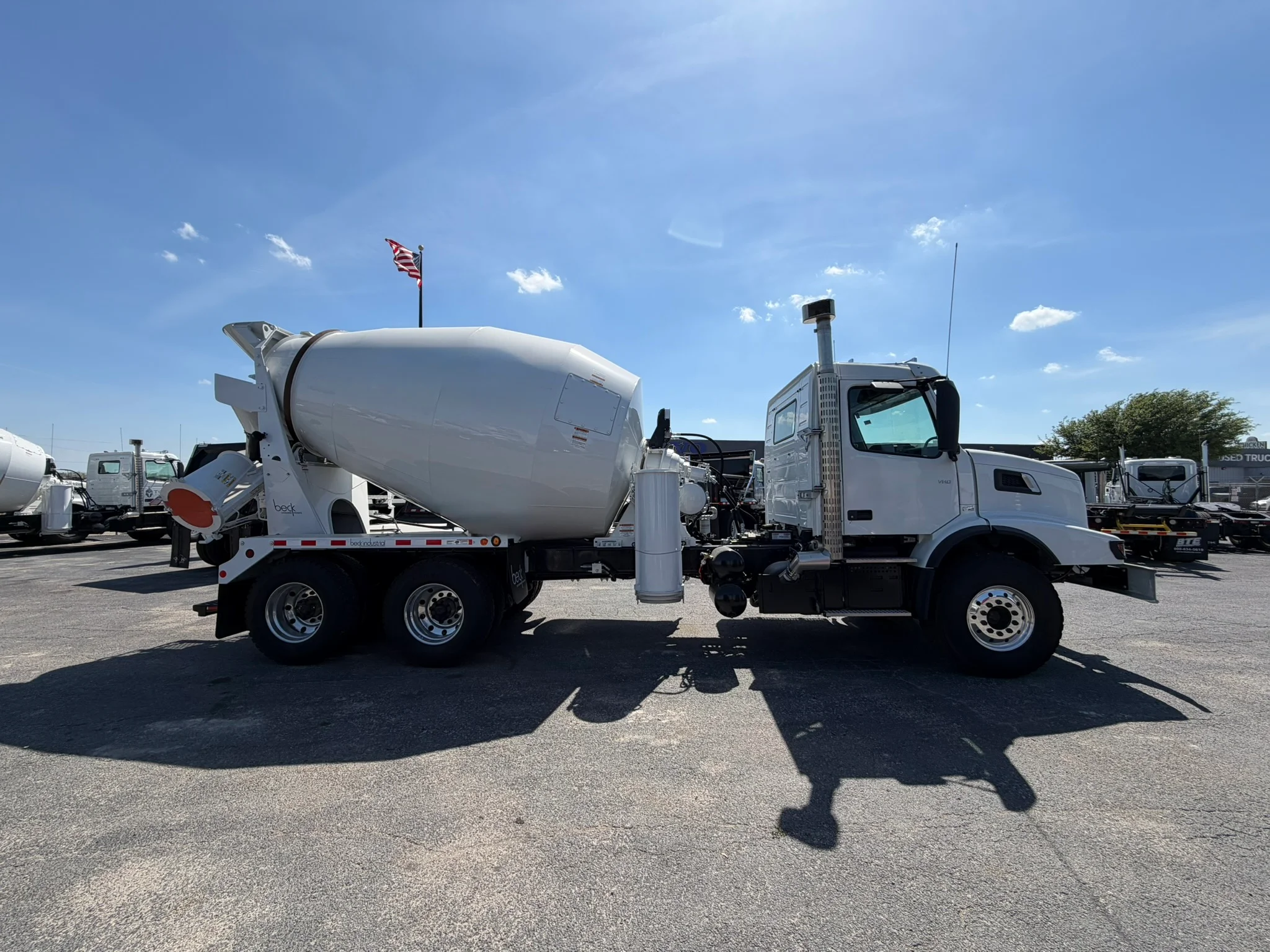 2026 Volvo VHD 300 in Fort Worth, TX — photo 5