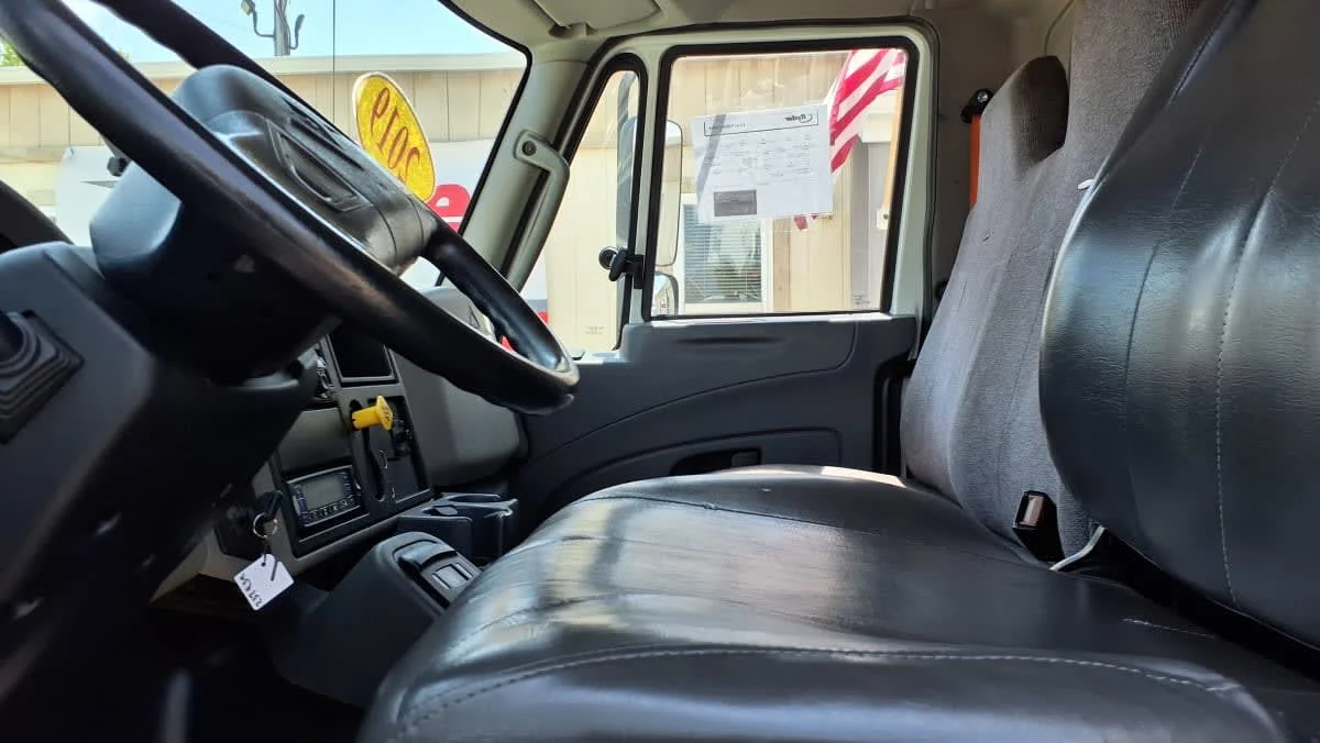 2019 International 4300 in West Chester, OH — photo 8