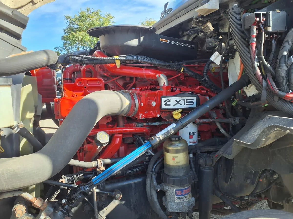 2021 International LT - image 8