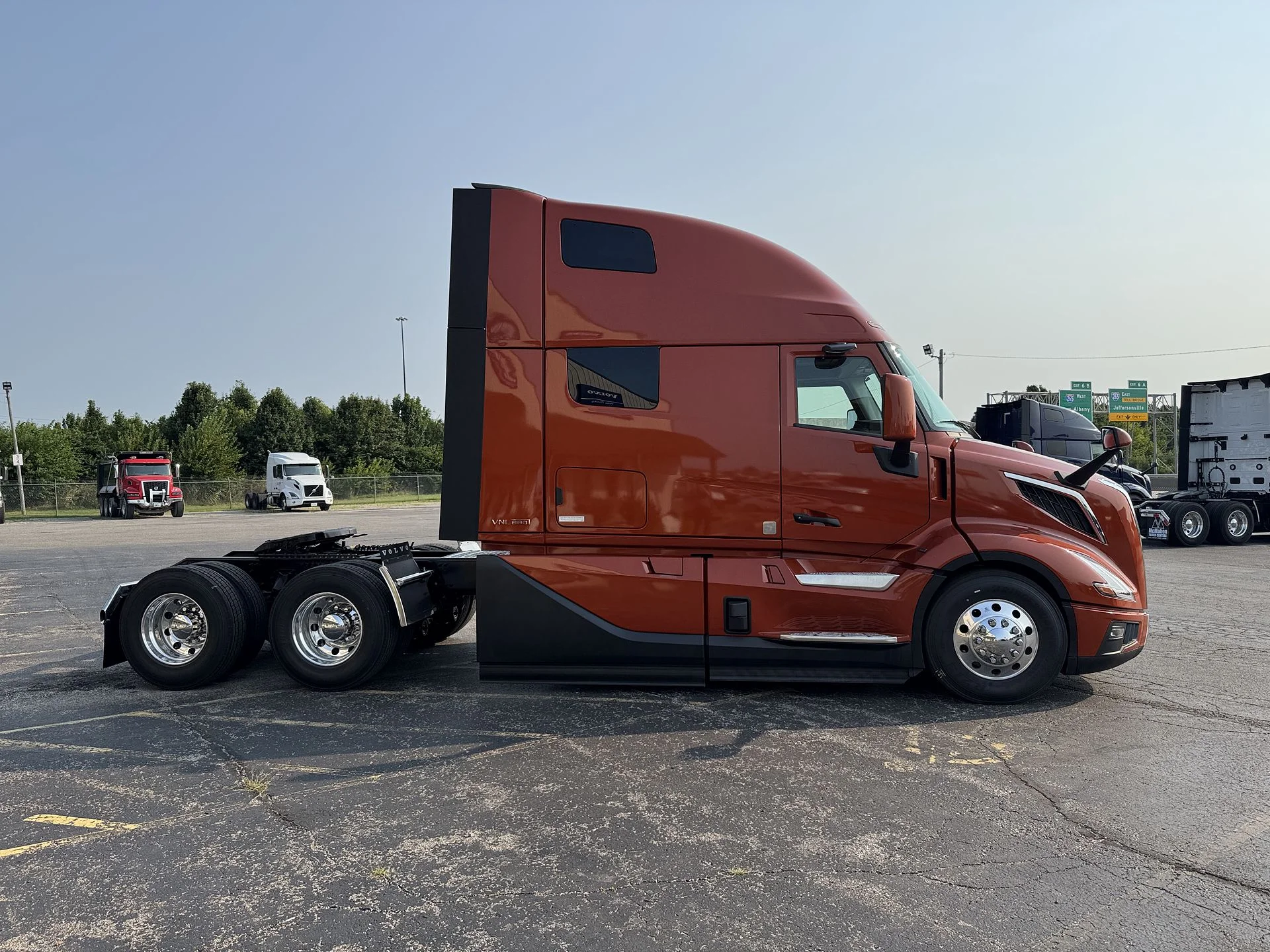 2027 Volvo in Clarksville, IN — photo 4