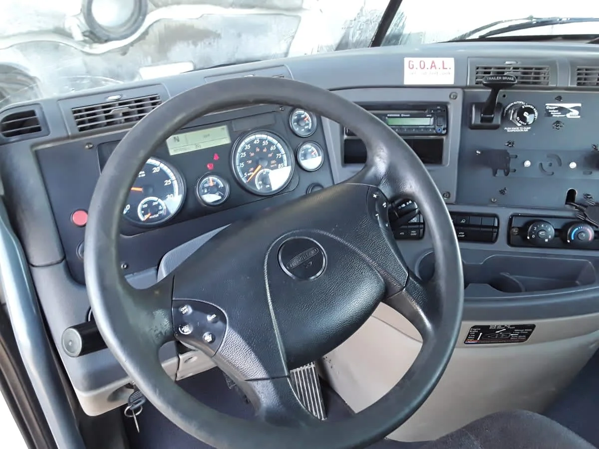 2017 Freightliner Cascadia in Kansas City, MO — photo 7