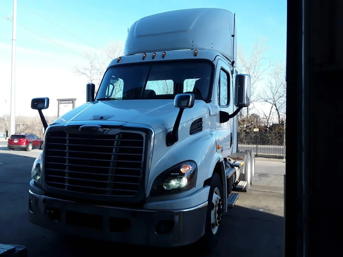 2017 Freightliner Cascadia in Kansas City, MO