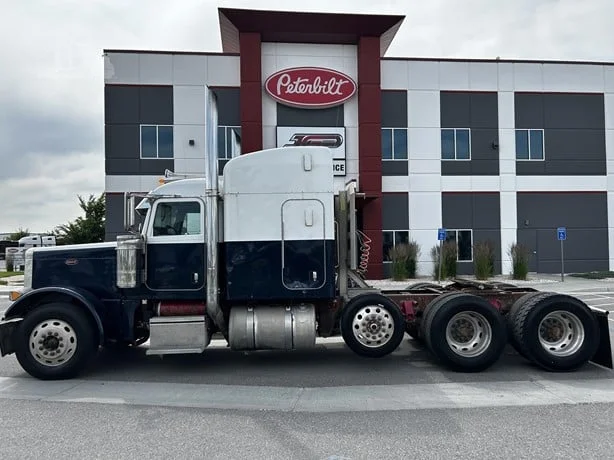 2006 Peterbilt 379 in Ogden, UT — photo 2