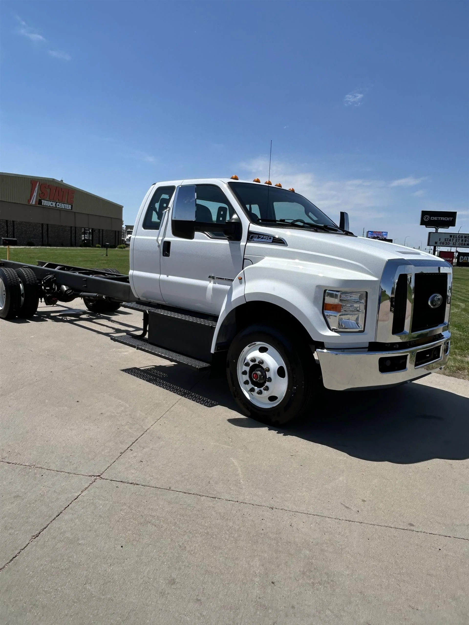 2017 Ford F-750 in Sioux Falls, SD — photo 3