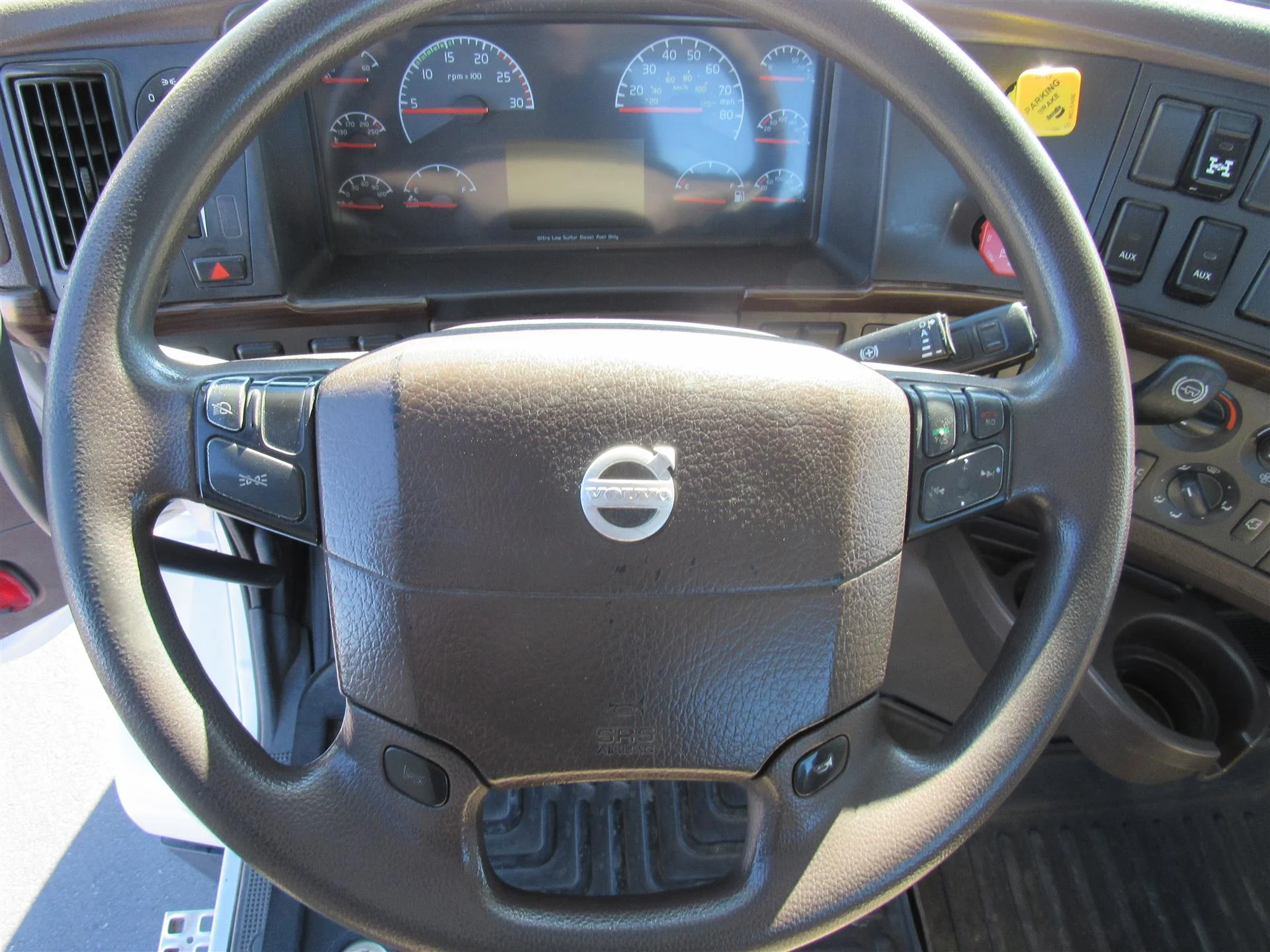 2014 Volvo VNL 300 - image 13