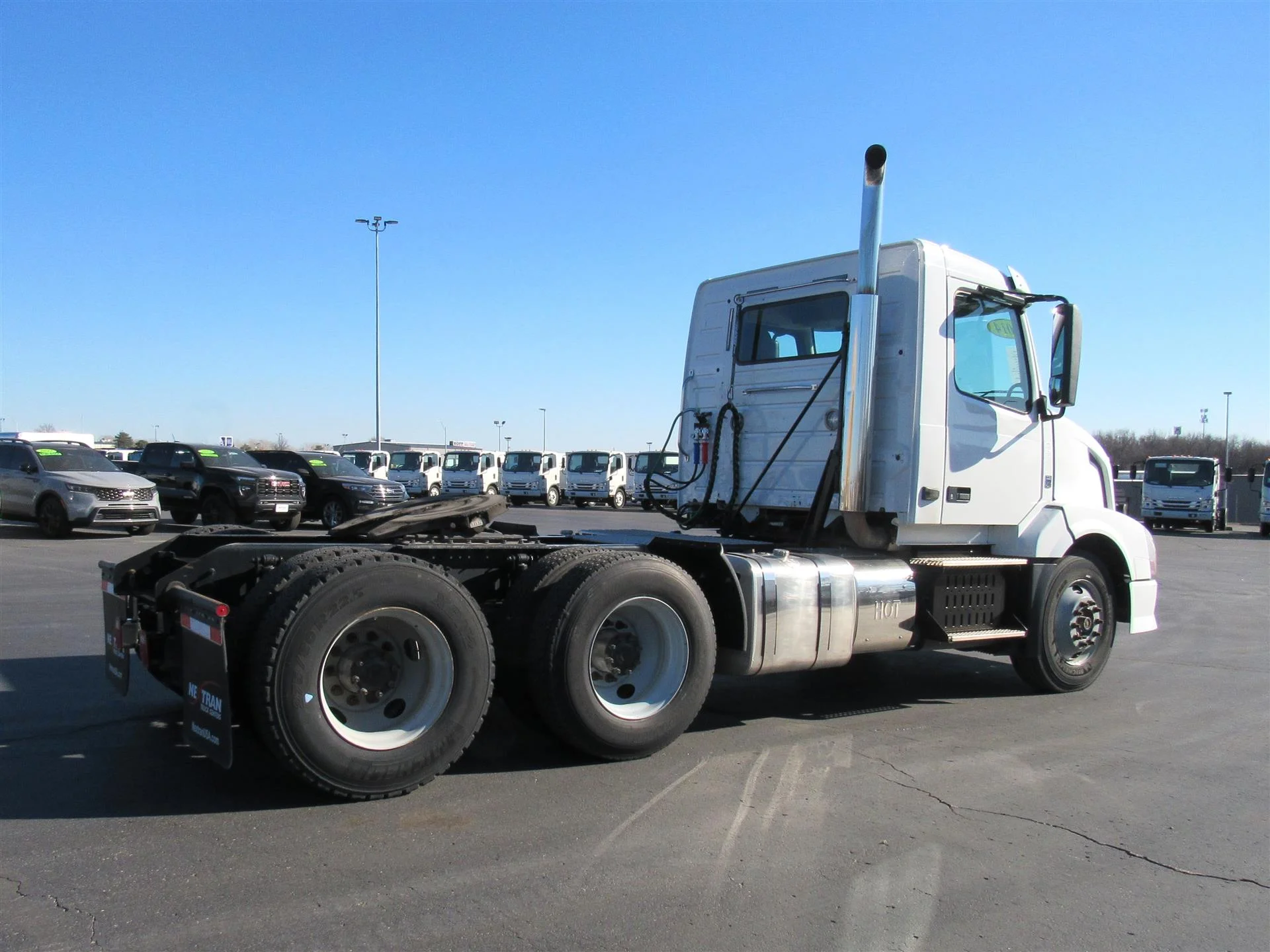 2014 Volvo VNL 300 - image 5