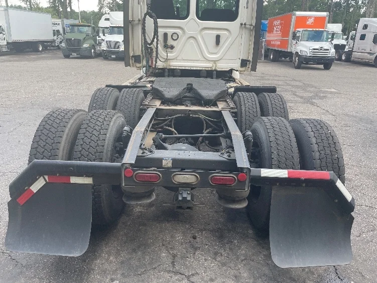 2020 Freightliner Cascadia in Pensacola, FL — photo 6