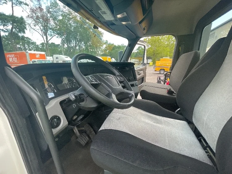 2020 Freightliner Cascadia in Pensacola, FL — photo 10