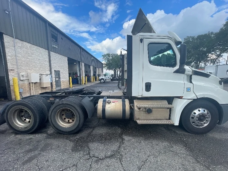 2020 Freightliner Cascadia in Pensacola, FL — photo 8