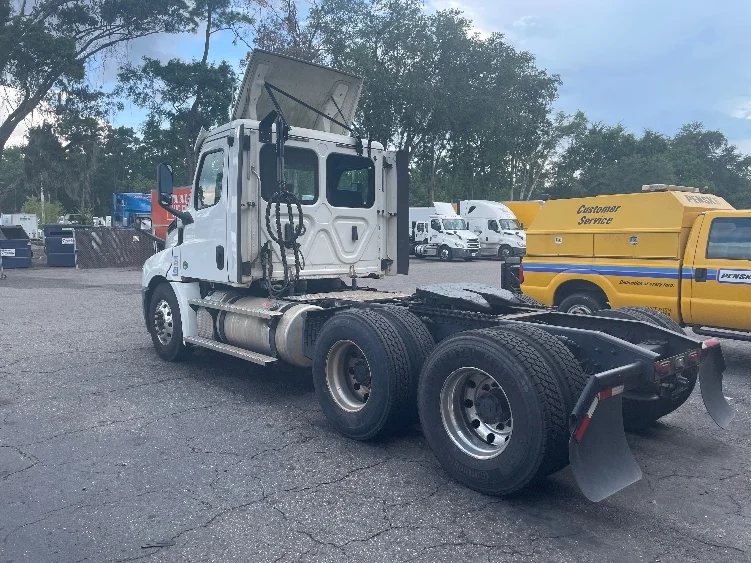 2020 Freightliner Cascadia in Pensacola, FL — photo 5
