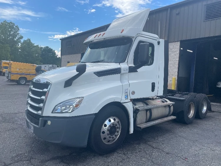 2020 Freightliner Cascadia in Pensacola, FL — photo 3