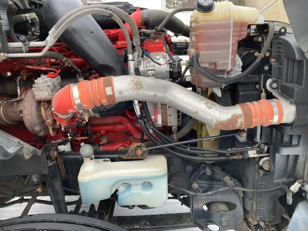 2019 International LT in Springfield, MA — photo 8