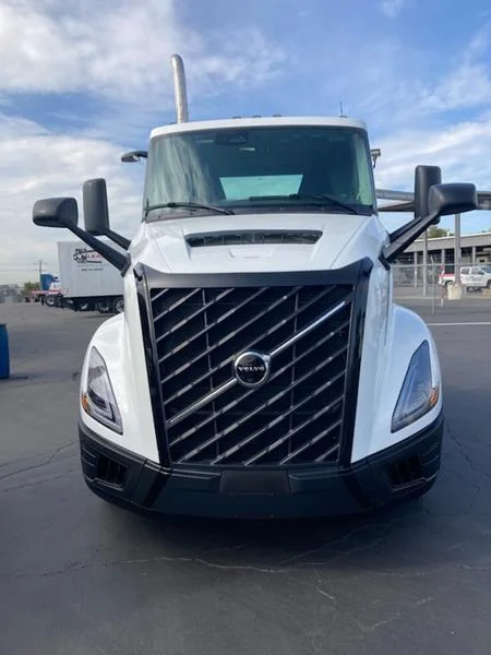 2025 Volvo VNL 300