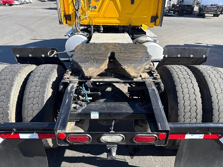 2022 Freightliner Cascadia - image 6