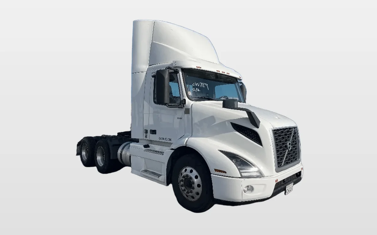 2020 Volvo VNR 640 - image 1