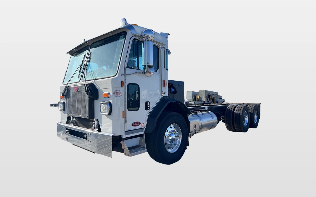 2026 PETERBILT 520 - image 1