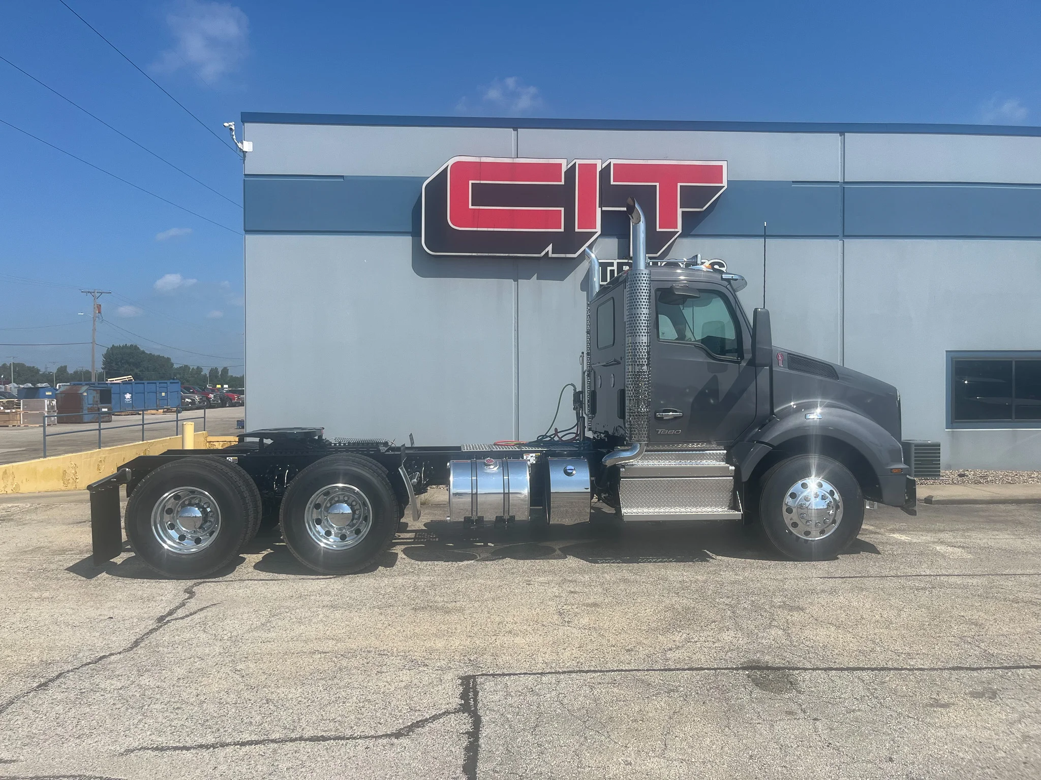 2027 Kenworth T880 in Springfield, IL — photo 4