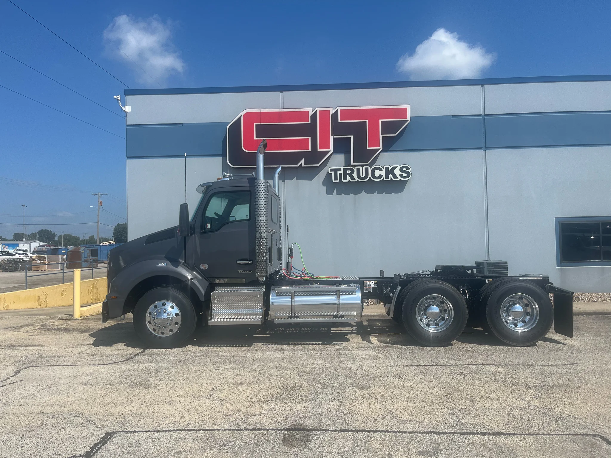 2027 Kenworth T880 in Springfield, IL — photo 6