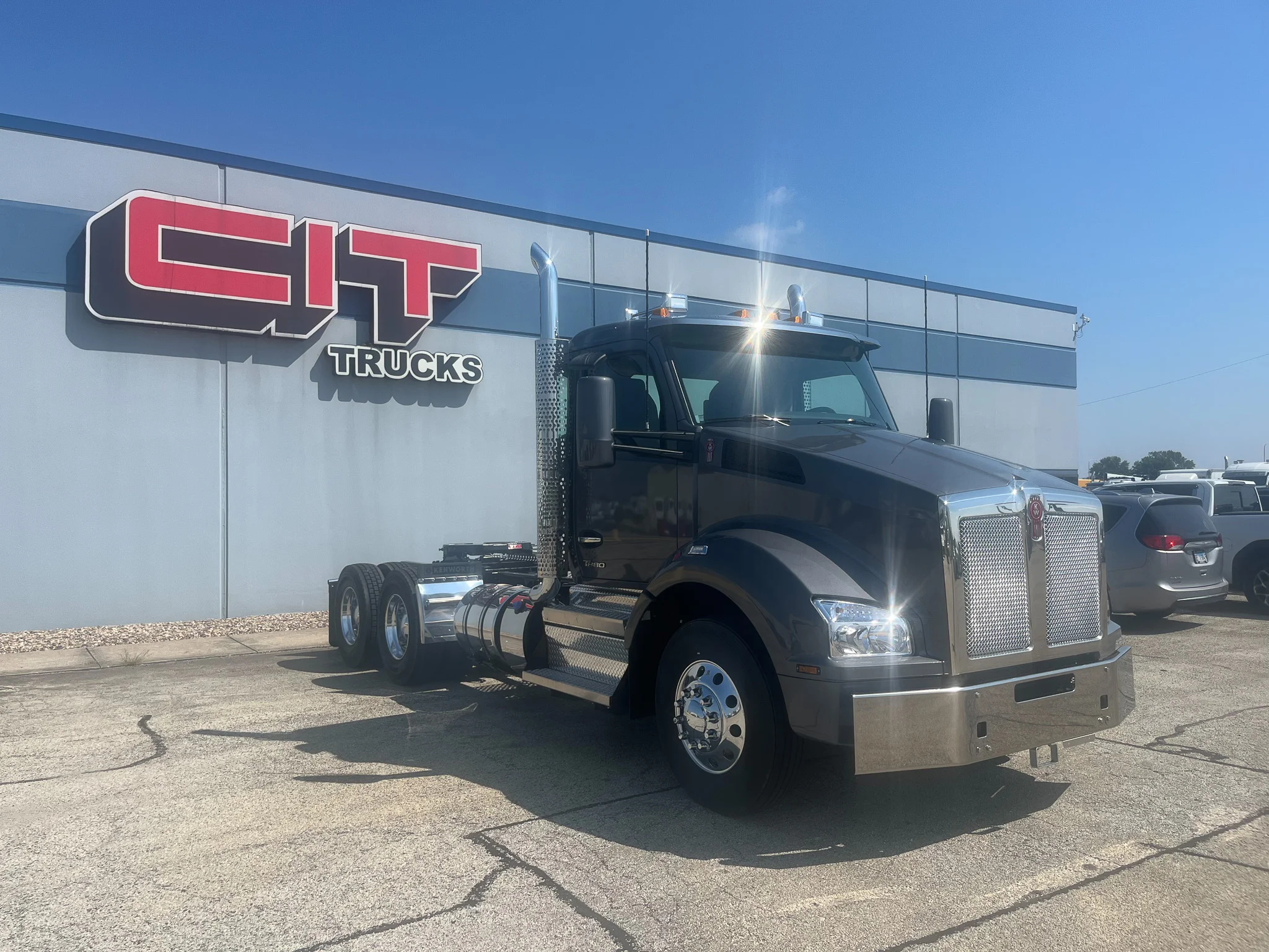 2027 Kenworth T880 in Springfield, IL — photo 3