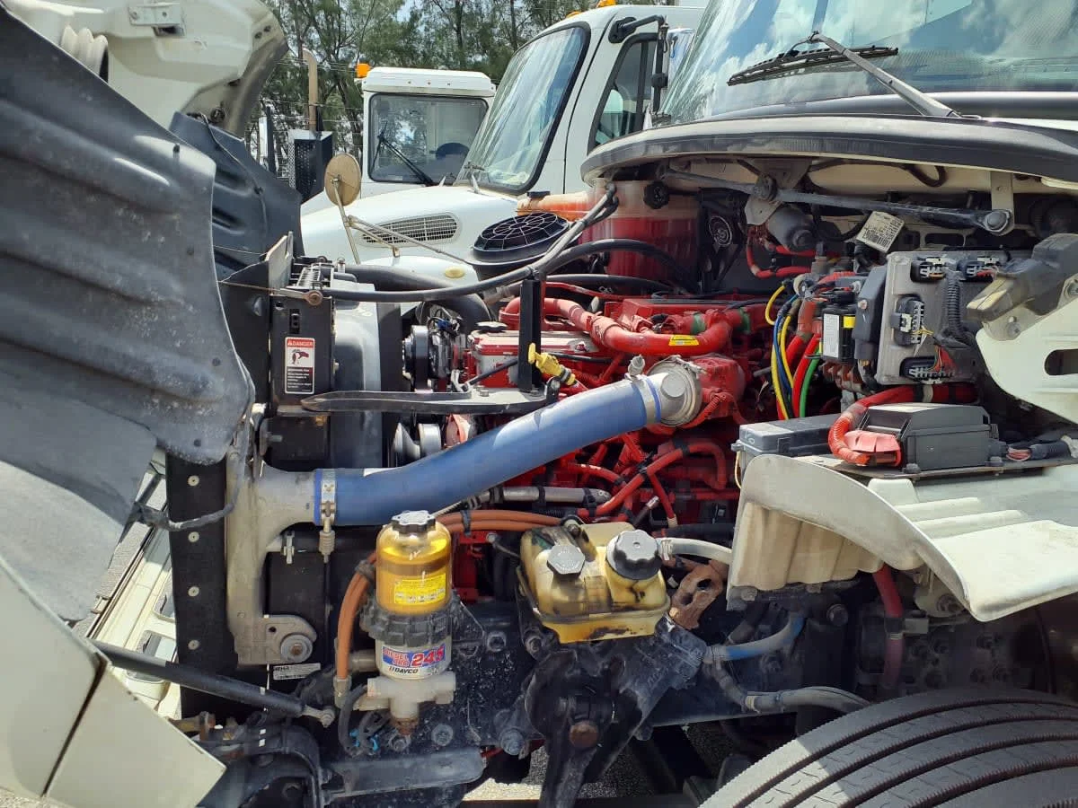 2019 Freightliner M2 106 in Miami, FL — photo 9