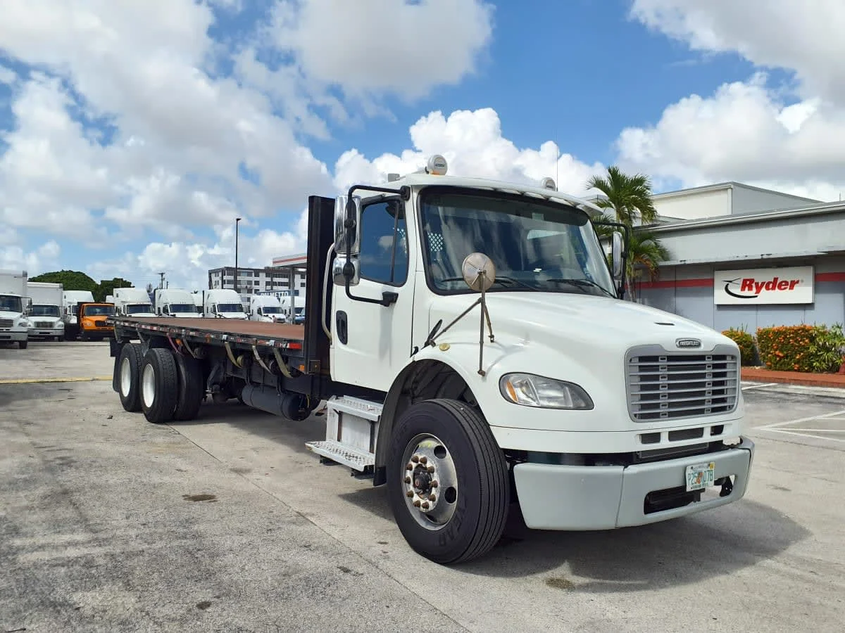 2019 Freightliner M2 106 in Miami, FL — photo 3